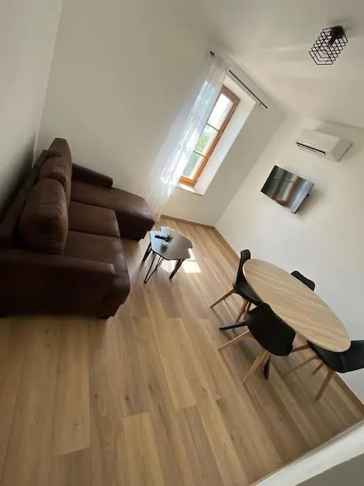 Charmant Duplex Renove A Neuf contacts